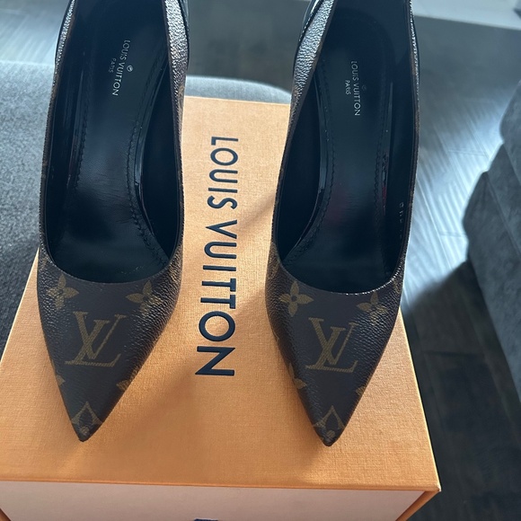 Louis Vuitton Cherie Pumps - Picture 1 of 6